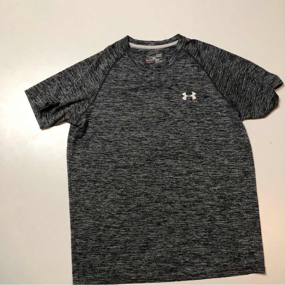 Under Armour Silver Loose Fit Heat Gear T-shirt Small